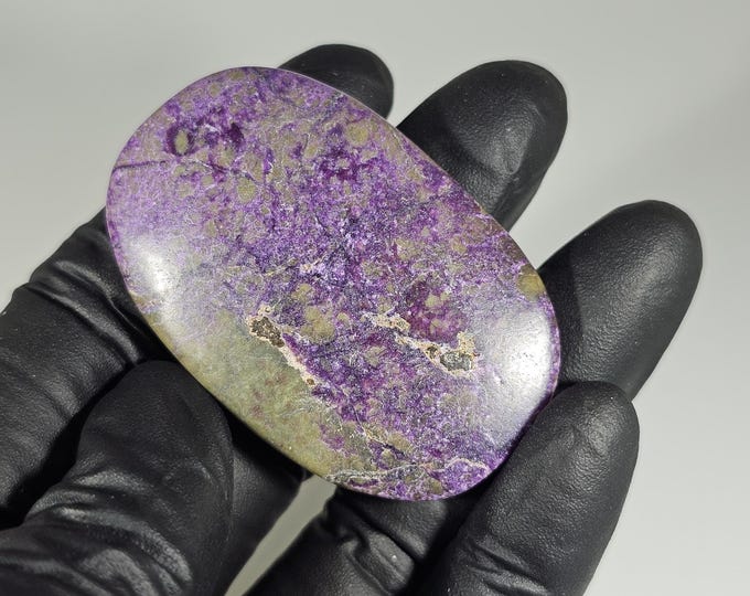 Atlantisite in Stichtite Palm Stone