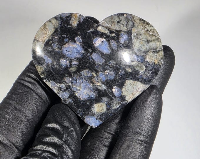 Que Sera Heart Palm Stone *Imperfect