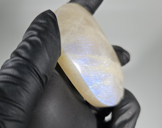 Moonstone Palm Stone