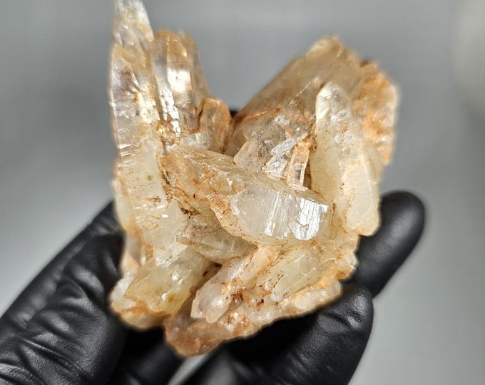 Natural UV Reactive Petroleum Quartz