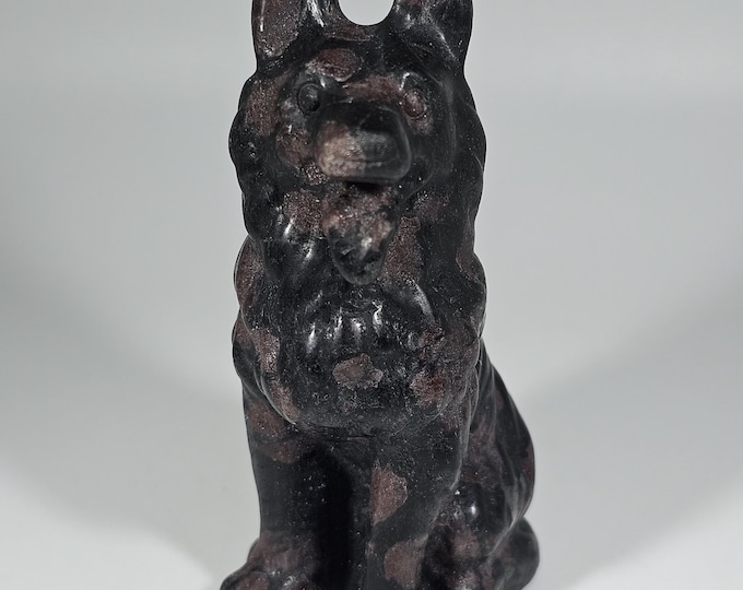 Garnet Dog Carving 3.1"
