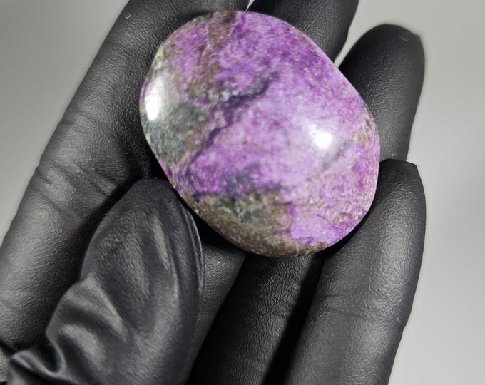 Small Atlantasite in Stichtite Palm Stone