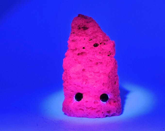 Honeycomb Ruby Pet Rock Carving