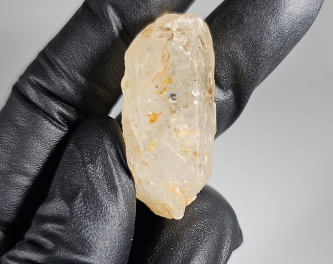 Natural UV Reactive Petroleum Quartz