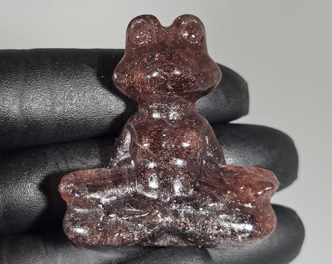 Strawberry Quartz Frog Carving 1.5"