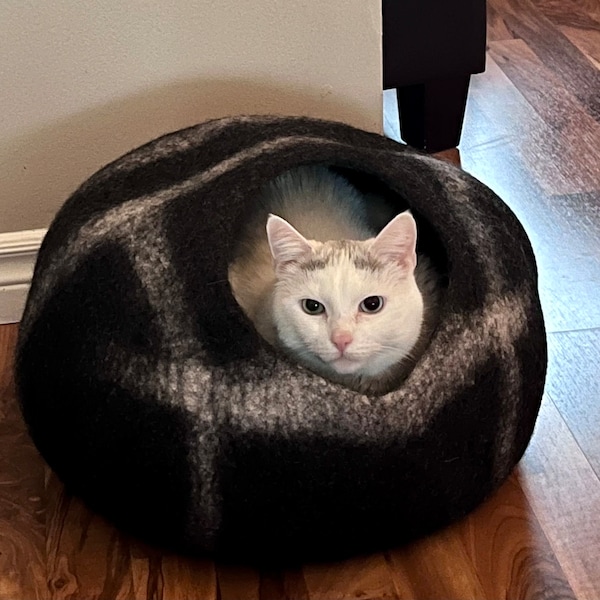 Cat Cave made from 100% New Zealand wool-Made in  Nepal