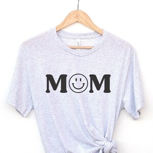 Mom Smiley Face SVG | Mom Svg | Mom Life Svg | Mama Shirt Svg |Mommy Cricut File | Mama Silhouette Files| Mom Tshirts | Digital Download