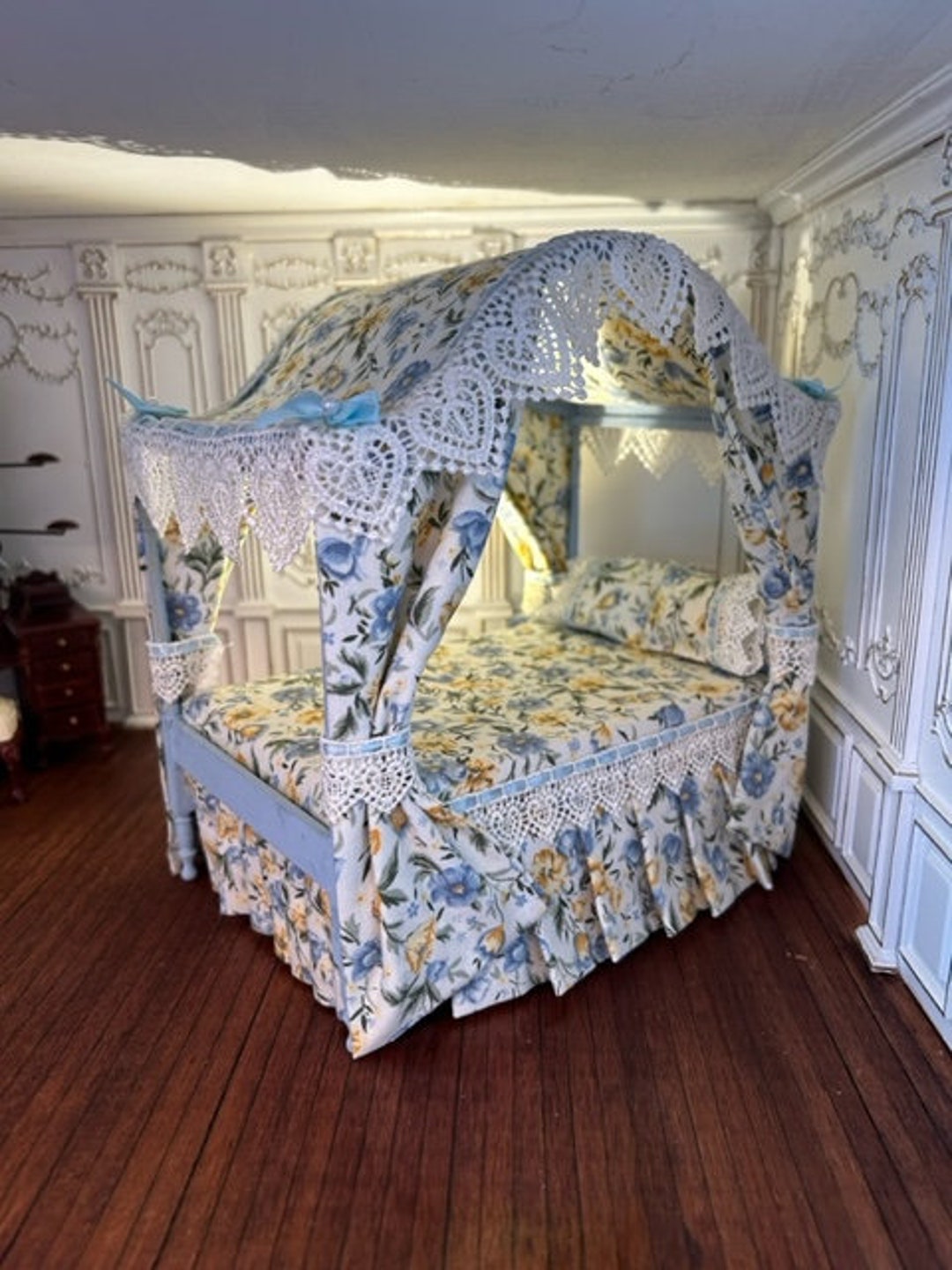 Dollhouse Canopy Bed bespaq Etsy