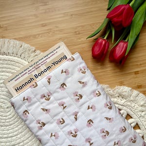 Copertina per libro trapuntata floreale rosa chiaro / libri tascabili / trapuntata a mano / libro fino a 500 pagine / XOXO LOTTE
