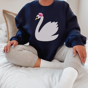 Moletom cisne, camisa de outono, suéter com gola redonda, presentes para ela, roupas coquete, girlcore