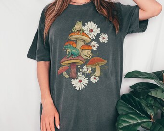 Mushroom Shirt, Cottagecore T Shirt, Frog Shirt, Dark Cottagecore TShirt
