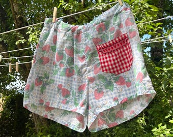 Short vichy bleu fraise, cottagecore taille haute en textile vintage upcyclé fait main bleu