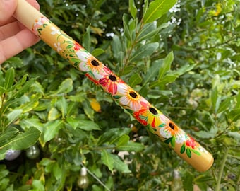 Holzfloete in der Ukrainischen Volkskunst Stil Petrukivka