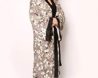 Langer Kimono aus Viskose mit Magnolienmuster