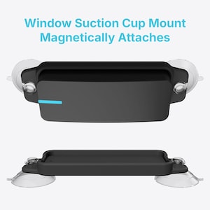 Könnte beinhalten: Schwarze Fenster-Saugnapfhalterung mit rechteckigem Design. Die Halterung verfügt über eine magnetische Befestigung und ist für die Befestigung an einem Fenster konzipiert. Der Text "Window Suction Cup Mount Magnetically Attaches" wird in Blau angezeigt.