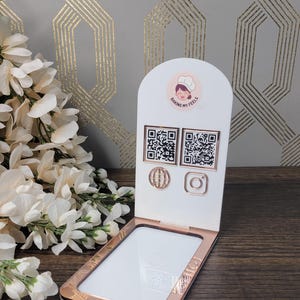 Mini enseigne de code QR en acrylique Entreprise Instagram Facebook Signe de médias sociaux | enseigne de salon | Signe de beauté carré | Support de point de vente