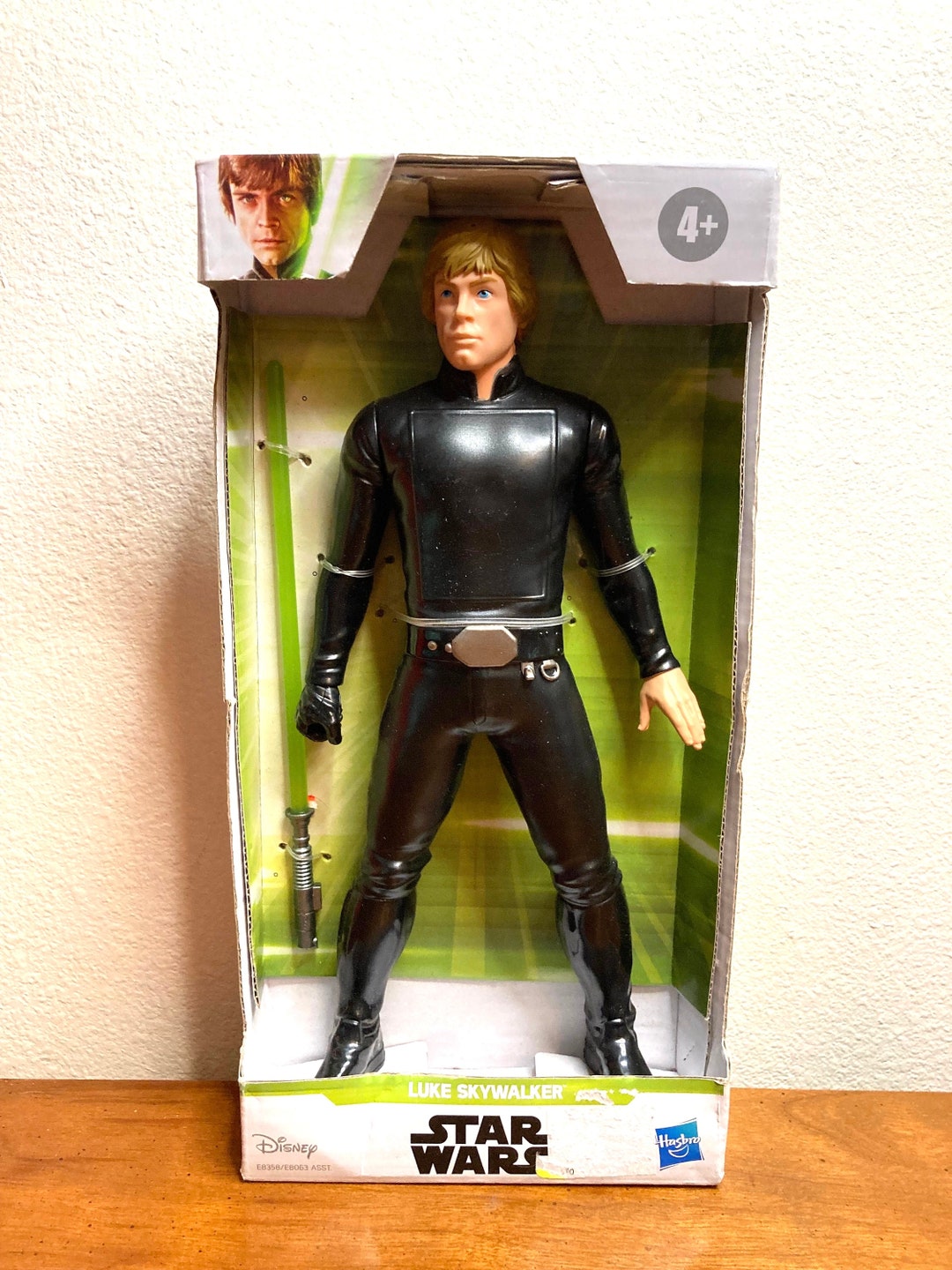 Hasbro社海外版レア　Luke Skywalkerスターウォーズフィギュア il_1080xN.6309554348_q2am.jpg