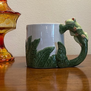 Adorable vintage coffee with a frog white ceramic mug with a climbing tree frog toad. He is an adorable figural 3D Amphibian. Figural mugs