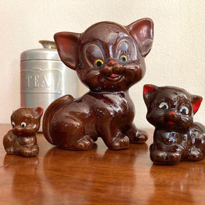 Retro 1950s Cat Family Figurines, set of 3, Japanese Kitschy Kitty Redware Set, Collectible Cat Lover Gifts, Feline cat sculptures statues.
