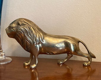Beautiful upscale 1960-70 Mid Century brass Egyptian style flat nosed lion sculpture statue table top metal art in a modern retro design.