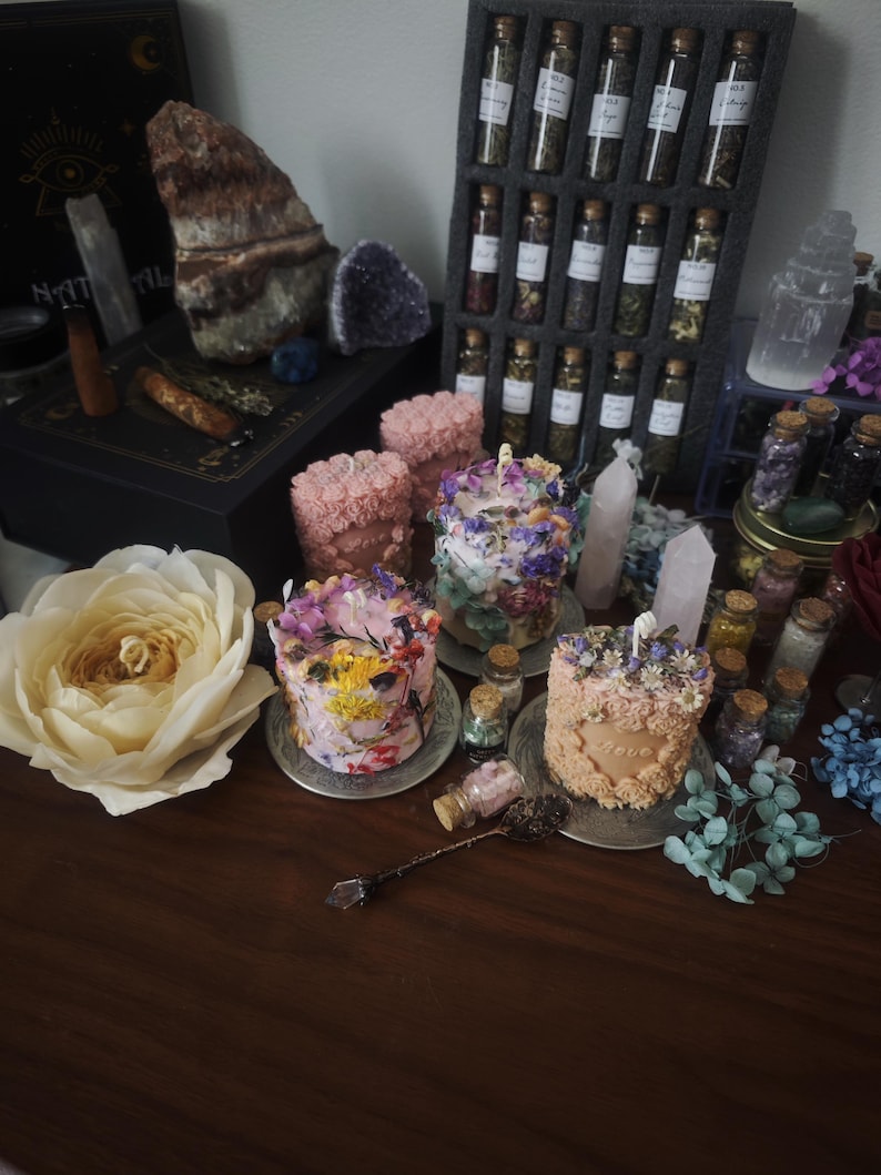 Chandelles, cristaux et pots d'apothicaire