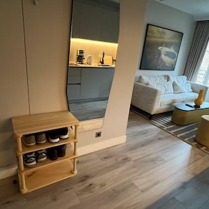 Massivholz -Schuhschrank mit Rollen | Japanisch-skandinavisches Design | Individuell anpassbar