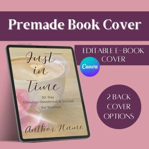 Op de afbeelding: Een digitale boekomslagmockup met een roze achtergrond. De omslag toont een kopje koffie met stoom die eruit opstijgt. De tekst op de omslag luidt "Just in Time" en "30-Day Christian Devotional & Journal for Women". De naam van de auteur staat onderaan de omslag.