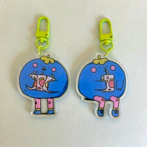 Lindo llavero de arándanos / dije para bolso con dibujos kawaii / llavero de acrílico epoxi / accesorio para bolso / regalo para ella