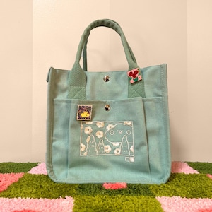 Minimalistische schattige groenblauwe canvas draagtas|Geborduurde bloem alledaagse handtas|Veelzijdige lunchtas|Kunstbenodigdhedendrager|Kawaii schooltas