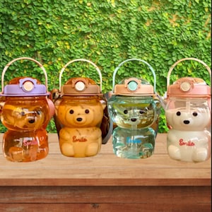 Linda botella de agua de oso con pajita y correa ajustable para niños, niñas, escolares, botella de dibujos animados, diseño portátil para viajes y regalo deportivo