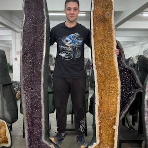 COPPIA DI CATTEDRALI BICOLORI AMETISTA E CITRINO GIGANTI ALTI 8 FT**** Grandi geodi di cristallo Pezzi di design