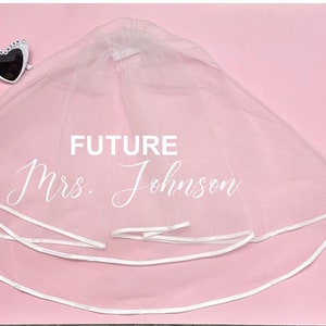 Bride Bachelorette Veil, Bachelorette Party Veil, Bride to be Gift, Personalized Bride Veil, Bridal Shower Veil, Custom Bridal Veil