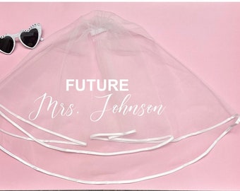 Bride Bachelorette Veil, Bachelorette Party Veil, Bride to be Gift, Personalized Bride Veil, Bridal Shower Veil, Custom Bridal Veil
