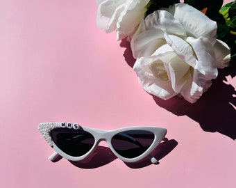 Cat Eye Sunglasses, Bachelorette Party Sunglasses, Bridal Shower Gift, Retro Sunglasses, Bridesmaid Gift, Personalized Retro Sunglasses,