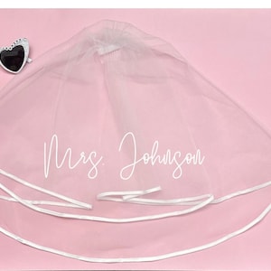 Bride Bachelorette Veil, Bachelorette Party Veil, Bride to be Gift, Personalized Bride Veil, Bridal Shower Veil, Custom Bridal Veil