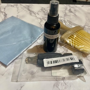 Simple Professional Guitar Cleaning & Care Kit, String Winder/ Cutter, Lemon Oil