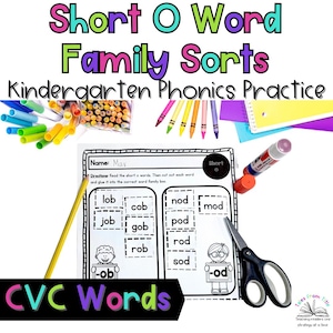 Puede incluir: Una hoja de trabajo de fonética para niños de jardín de infancia titulada "Short O Word Family Sorts". La imagen muestra actividades de clasificación de palabras, un lápiz, tijeras, barra de pegamento y crayones de colores. El texto "CVC Words" también es visible.