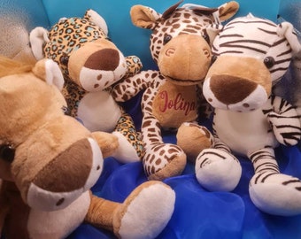 Plüschtier personalisiert Giraffe Tiger Leopard Löwe zum kuscheln und aufhängen