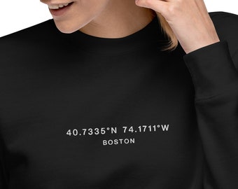 Cuello redondo con ubicación bordada personalizada unisex premium con coordenadas