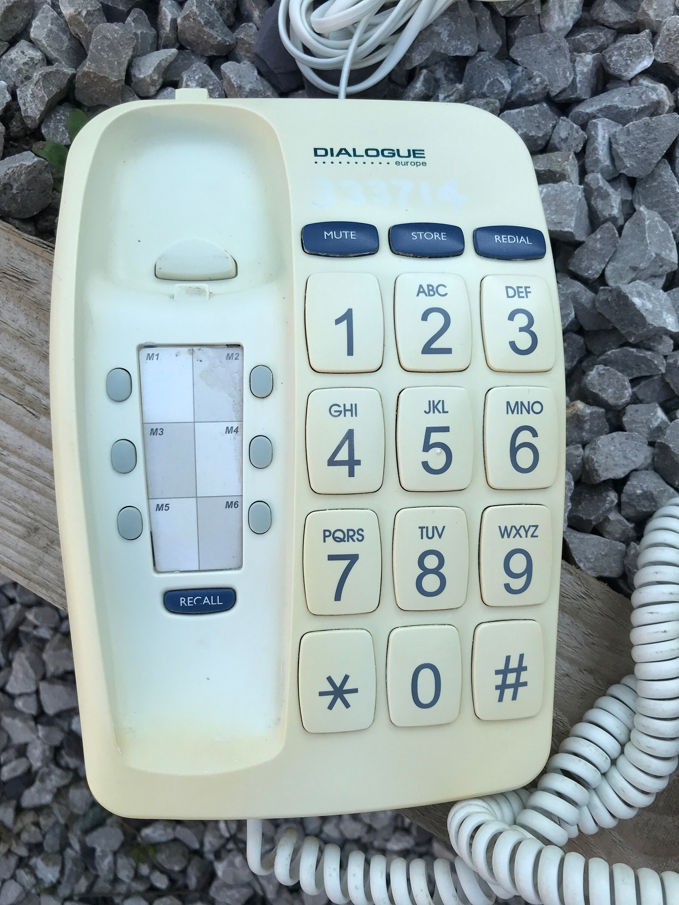 Hi, fellow collectors! Can you help me identify this phone I've found on Olx  (I'm from Romania if it helps) : r/vintagemobilephones