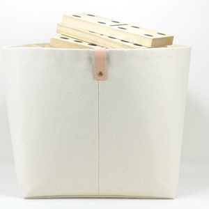 Opbergmand van ongebleekt katoenen canvas | Minimalistische moderne stoffen kubus | Milieuvriendelijk natuurlijk katoenen eendcanvas met kleine leren handvatten
