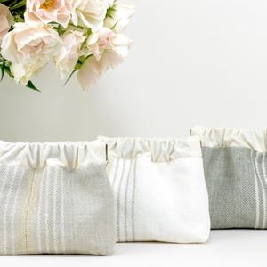 Bolsa de lino italiano con diseño minimalista de rayas modernas / Básicos pequeños / Monedero de viaje / Forro de algodón / Regalos naturales y sostenibles