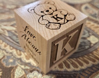 Bloque de bebé personalizado: Recuerdo con estadísticas de nacimiento grabadas con láser