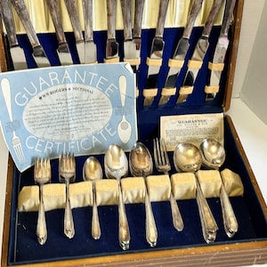 Silverware Vintage WM Rogers Silver Plated Marked ~ 51 pcs in Original Box with Certificate ~ Sectional