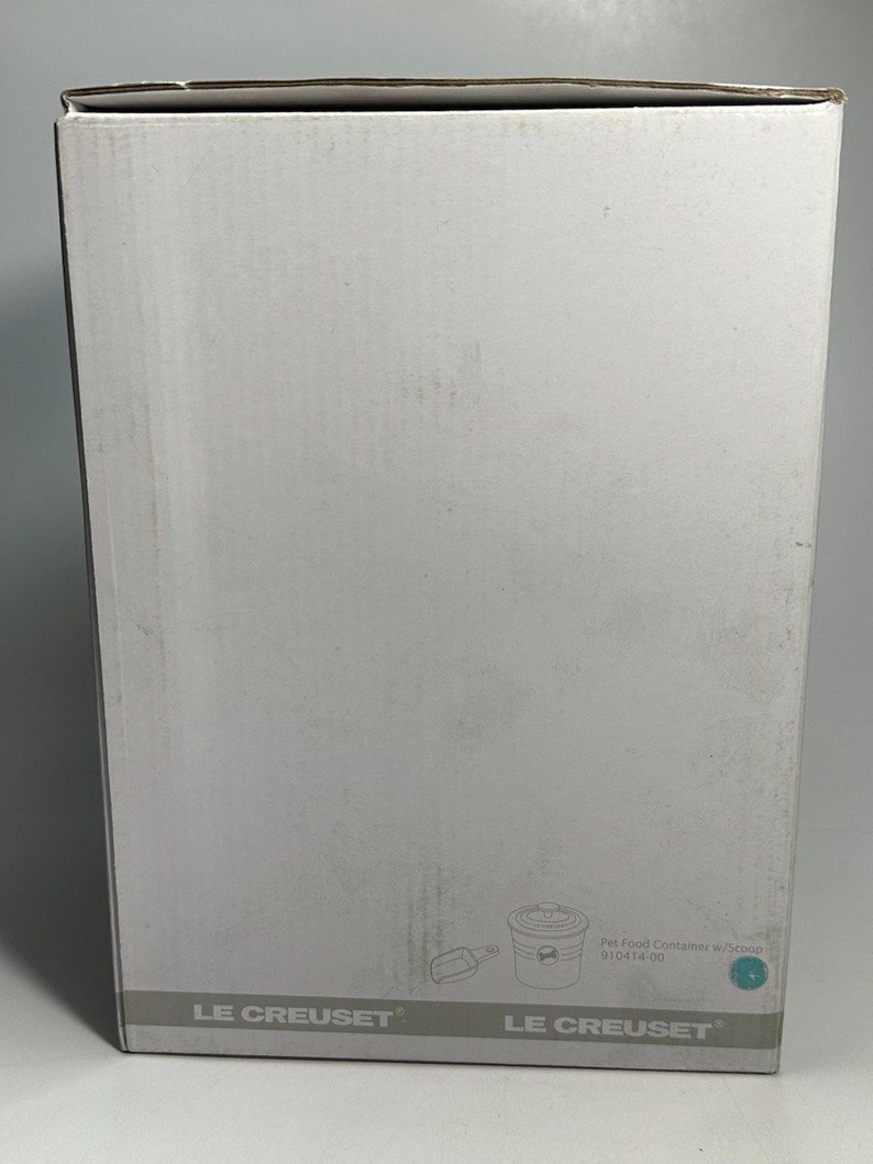 Le Creuset Stoneware Pet Food Container W/ Lid and Scoop cool Mint NWT