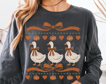 Comfort Colors® Fall Goose Shirt, Coquette Pumpkin Goose T-Shirt, Long Sleeve Fall Shirts for Women, Vintage Autumn Tee, Cozy Cottagecore