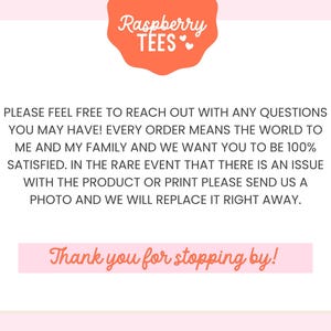 Op de afbeelding: Een roze en witte afbeelding met de tekst "Raspberry TEES". De tekst "PLEASE FEEL FREE TO REACH OUT WITH ANY QUESTIONS" wordt weergegeven, samen met andere tekst. De woorden "Thank you for stopping by!" worden ook weergegeven.