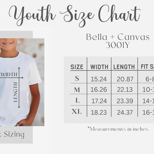 Pu&ograve; includere: Tabella delle taglie per t-shirt Bella + Canvas 3001Y per bambini. La tabella mostra le misure di larghezza e lunghezza in pollici per le taglie S, M, L e XL, insieme alle taglie di vestibilit&agrave; corrispondenti per le et&agrave; 6-8, 10-12, 14-16 e 16-18.