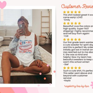 Puede incluir: Camiseta sin mangas blanca con un gr&aacute;fico que dice "You look like 4th of July makes me want a hot dog real bad." La imagen tambi&eacute;n incluye rese&ntilde;as de clientes y el nombre del vendedor.