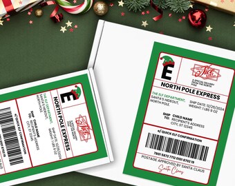 Może przedstawiać: Zielono-biała etykieta wysyłkowa North Pole Express z czerwono-białym logo Świętego Mikołaja. Etykieta zawiera tekst "North Pole Express", "The Elf Department", "Santa's Headquarters", "North Pole", "Ship Date", "Weight", "Quick Elf Confirmation" i "Postage Approved by Santa Claus".